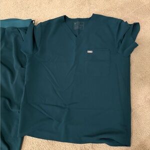 FIGS MENS SCRUB SET- size XL